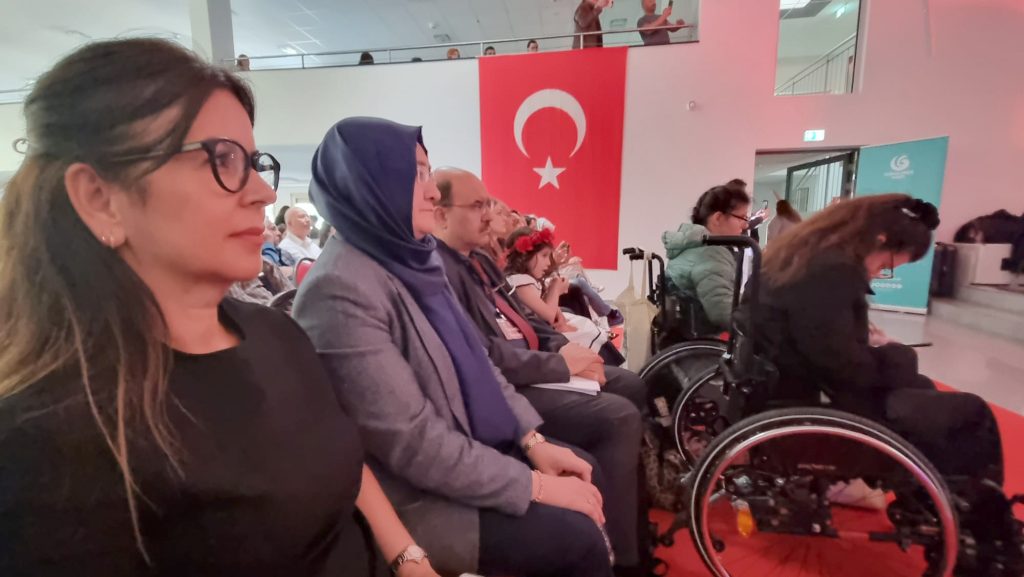 Türk Kültürü Düsseldorf’ta ezgilerle tanıtıldı 10 koro3