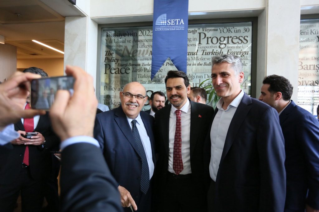 SETA’dan Uluslararası Öğrenciler Raporu: "Türkiye küresel çekim merkezi" 13 seta ytb9