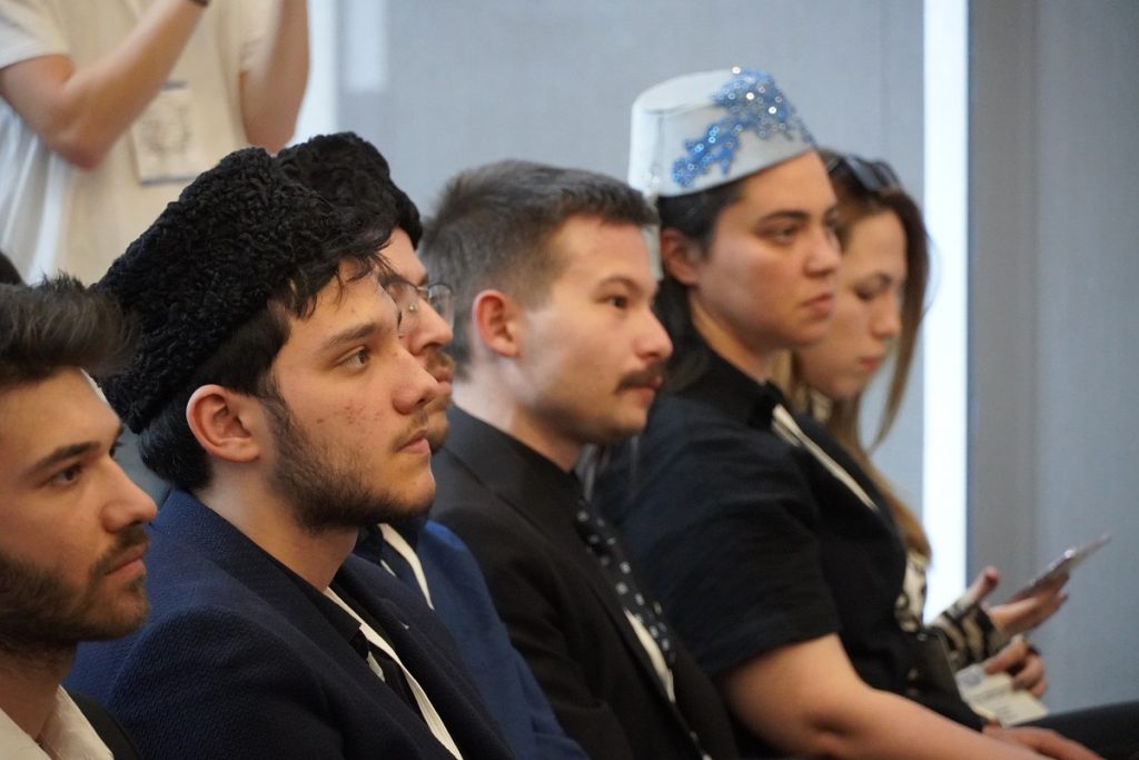 Kırım Tatar Gençlik Kurultayı YTB’nin ev sahipliğinde başladı 16 ytb kirim tatar kurultay1