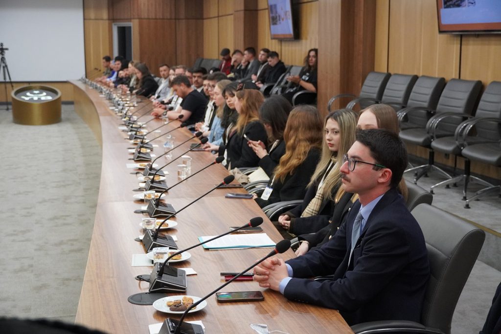 Kırım Tatar Gençlik Kurultayı YTB’nin ev sahipliğinde başladı 6 ytb kirim tatar kurultay4
