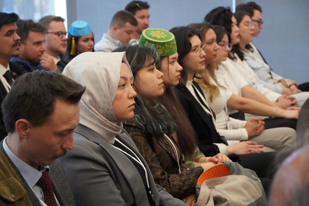 Kırım Tatar Gençlik Kurultayı YTB’nin ev sahipliğinde başladı 15 ytb kirim tatar kurultay5