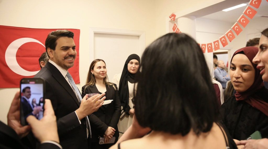 YTB Başkanı Eren: "Türkiye Mezunları Lübnan’ın kalkınmasına katkı sağlayacak" 11 ytb lubnan bulusma 4