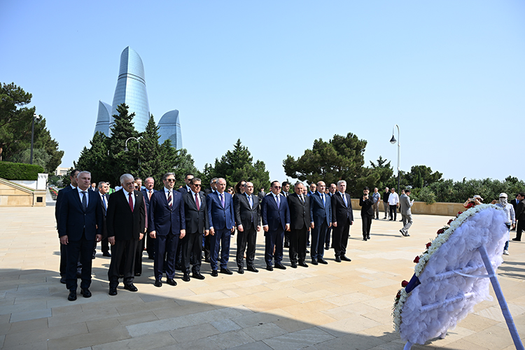 AK Parti Heyetinden Bakü’de Anlamlı Ziyaret 1 3 1