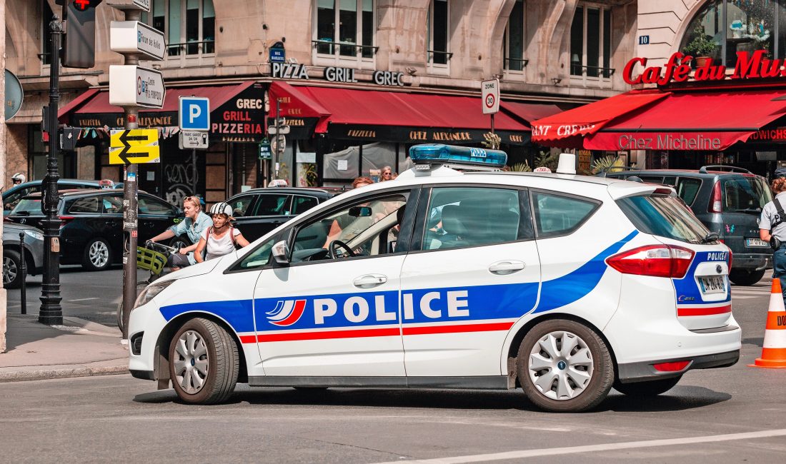 Fransa’nın Reims kentinde başörtülü 20 yaşındaki bir genç kadının, yaklaşık
