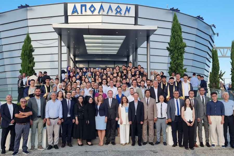 İskeçe Azınlık Ortaokulu ve Lisesi’nden mezun olan 94 öğrenci için