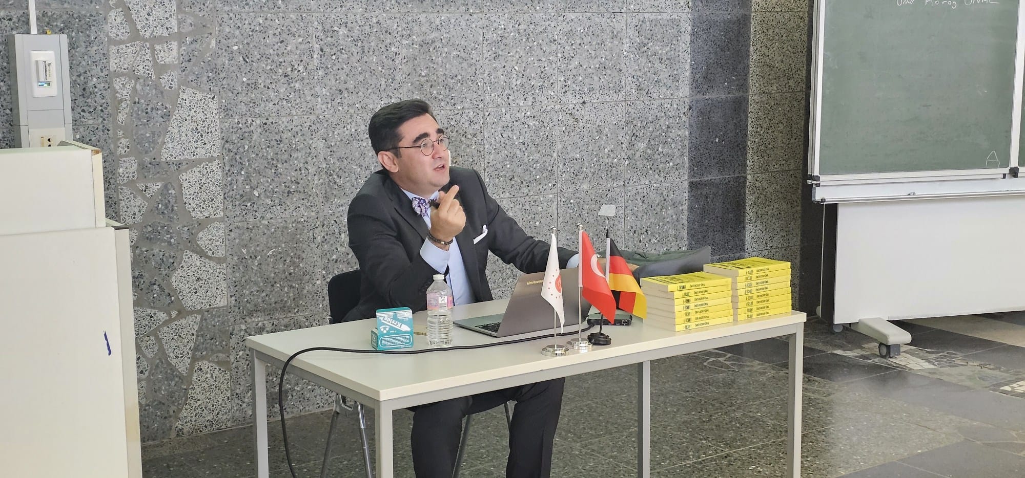 Köln Üniversitesi’nde