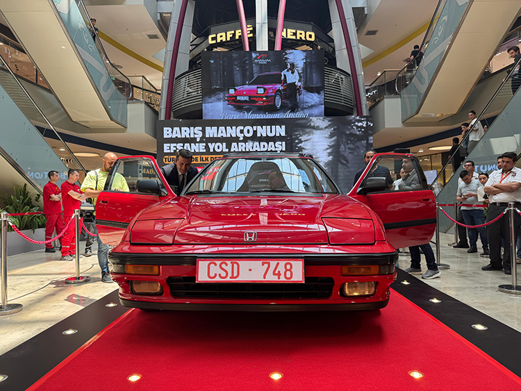 Barış Manço’nun Belçika’da yaşadığı dönemde kullandığı 1991 model kırmızı Honda