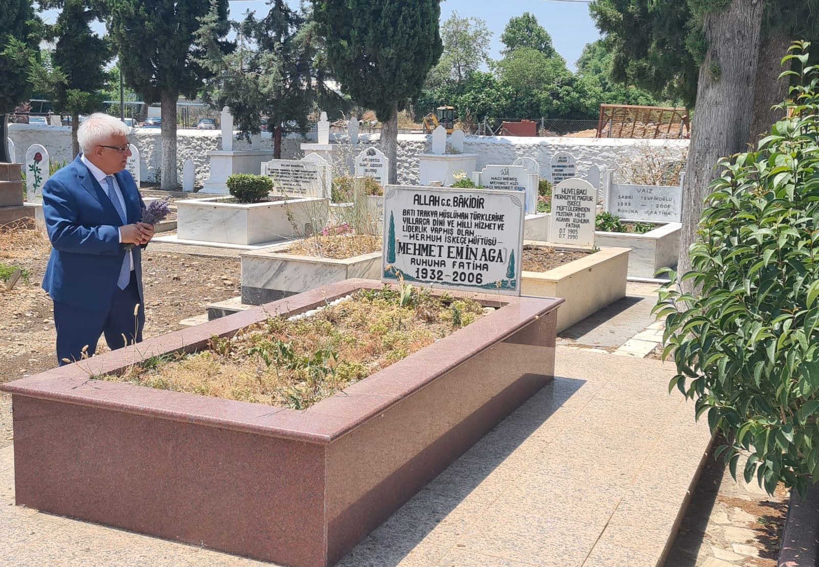 tika kabir ziyaret1