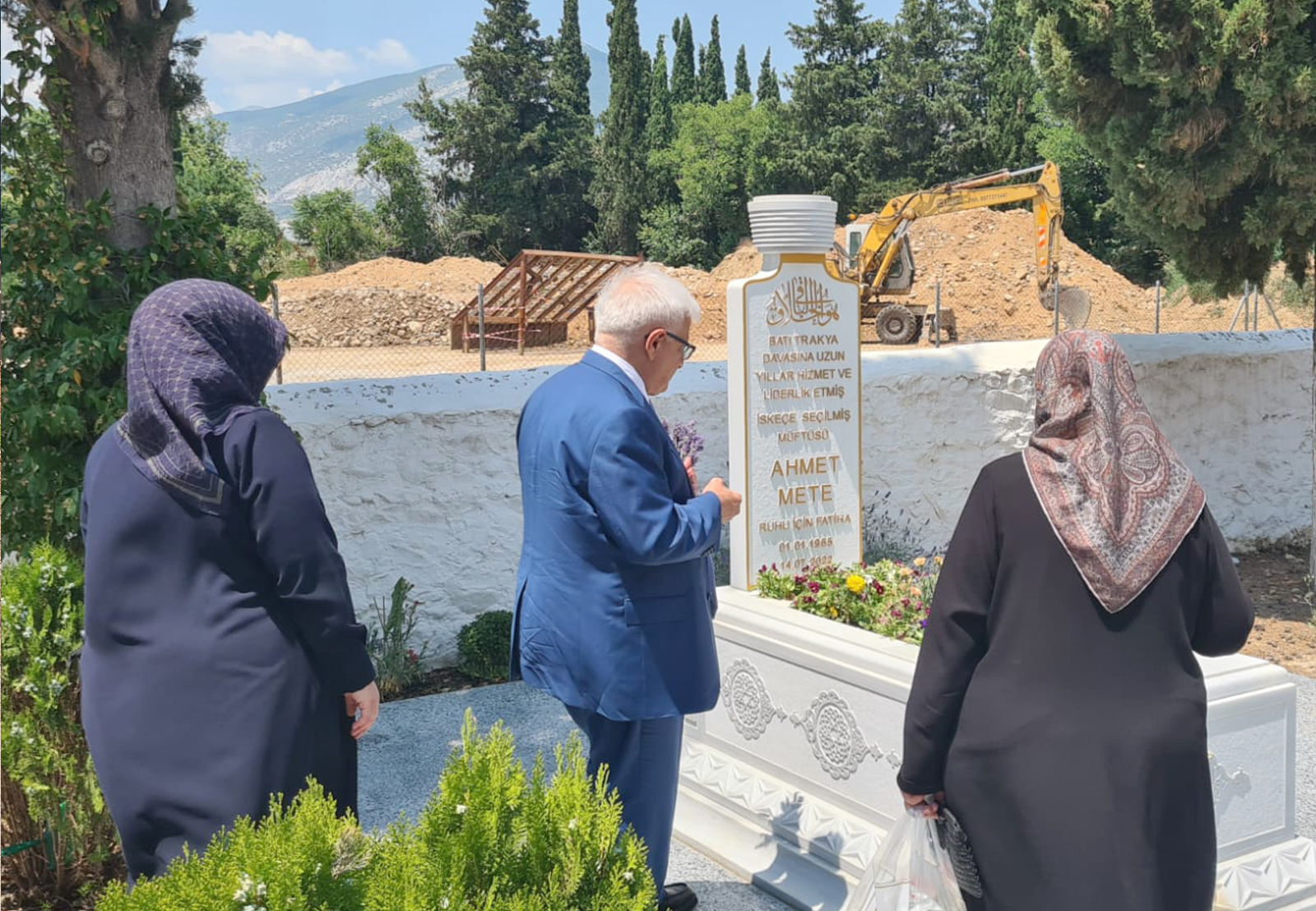 tika kabir ziyaret2