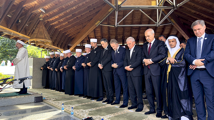 Bosna Hersek’in doğusundaki Srebrenitsa’da 1995 yılında Sırp birlikleri tarafından katledilen