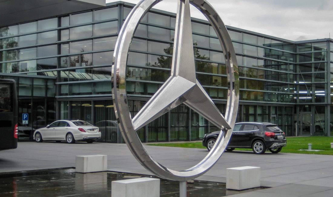 Alman otomobil üreticisi Mercedes-Benz, hava yastıklarındaki güvenlik riski nedeniyle dünya