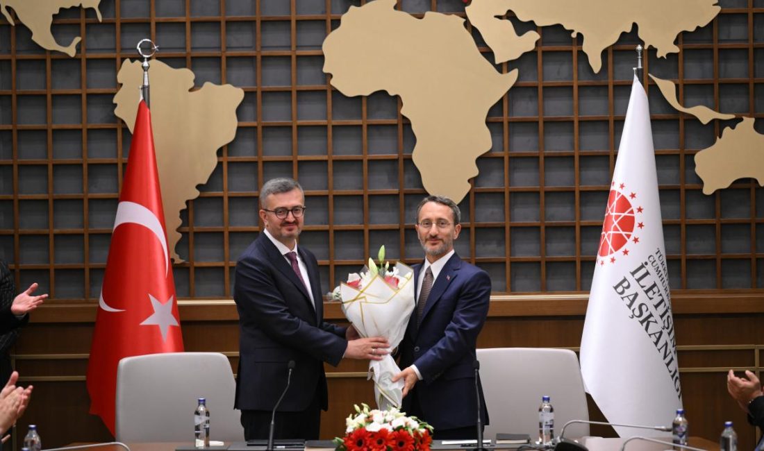 Cumhurbaşkanlığı İletişim Başkanlığı’nda düzenlenen devir teslim töreniyle Burhanettin Duran, görevi