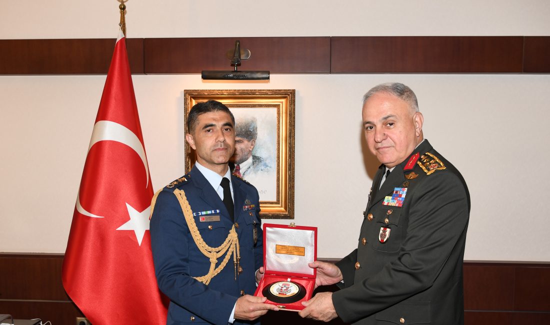 Genelkurmay Başkanı Orgeneral Metin Gürak, Kazakistan Genelkurmay Başkanı Tümgeneral Sultan