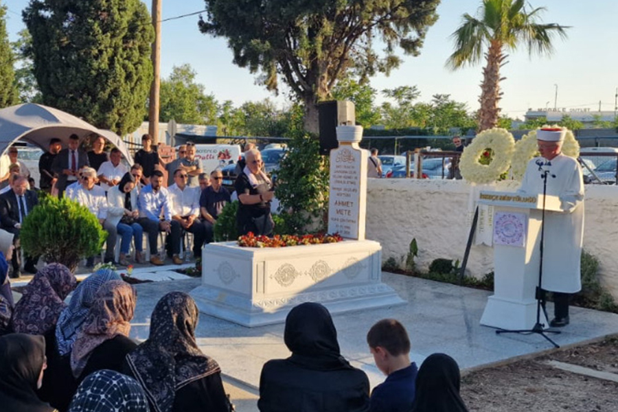 İskeçe’nin merhum Müftüsü Ahmet Mete, vefatının 3. yıl dönümünde kabri