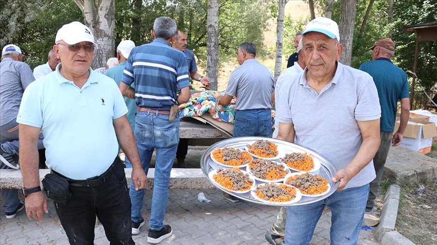 Kayseri’nin Felahiye ilçesine bağlı Kayapınar Mahallesi, her yıl düzenlenen “Gurbetçiler