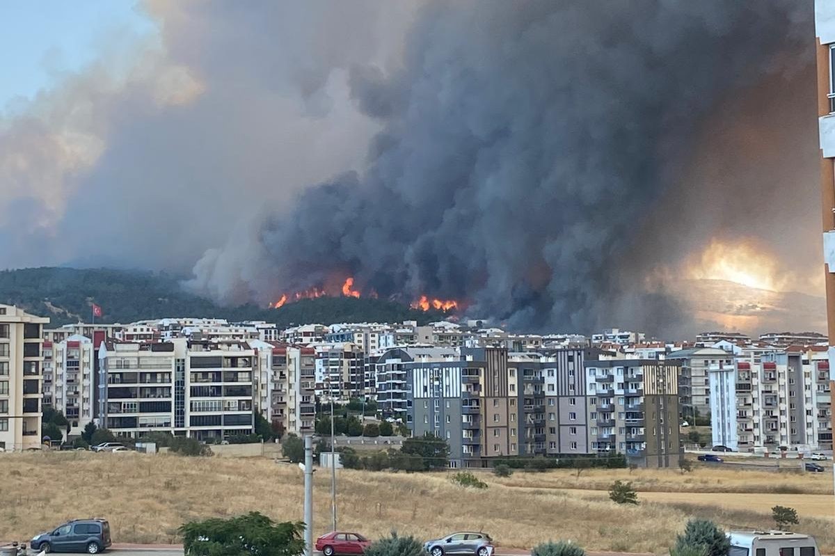 Çanakkale’nin Kepez Belediyesi sınırları içinde, Dardanos Mevkii’nde yaşanan orman yangını