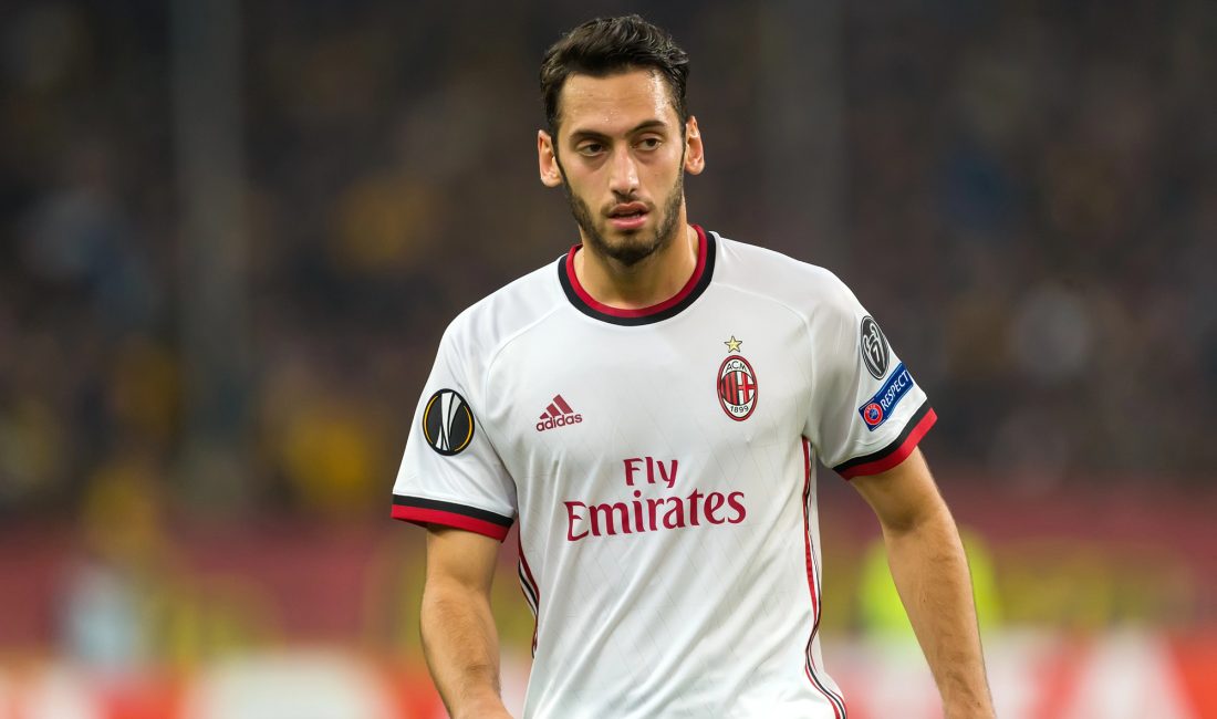 Milli futbolcu Hakan Çalhanoğlu, geleceğiyle ilgili dikkat çeken açıklamalarda bulundu.