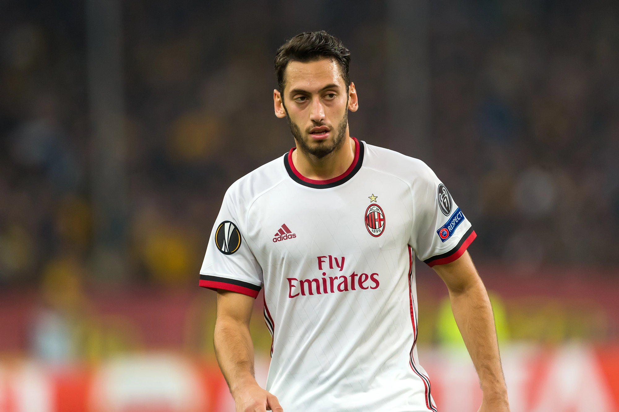 Milli futbolcu Hakan Çalhanoğlu, geleceğiyle ilgili dikkat çeken açıklamalarda bulundu.