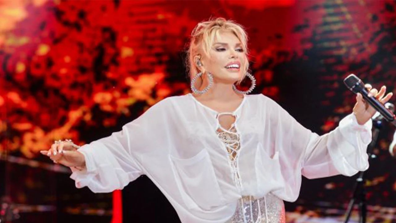 Türk pop müziğinin efsane ismi Ajda Pekkan, son konserinde yaptığı