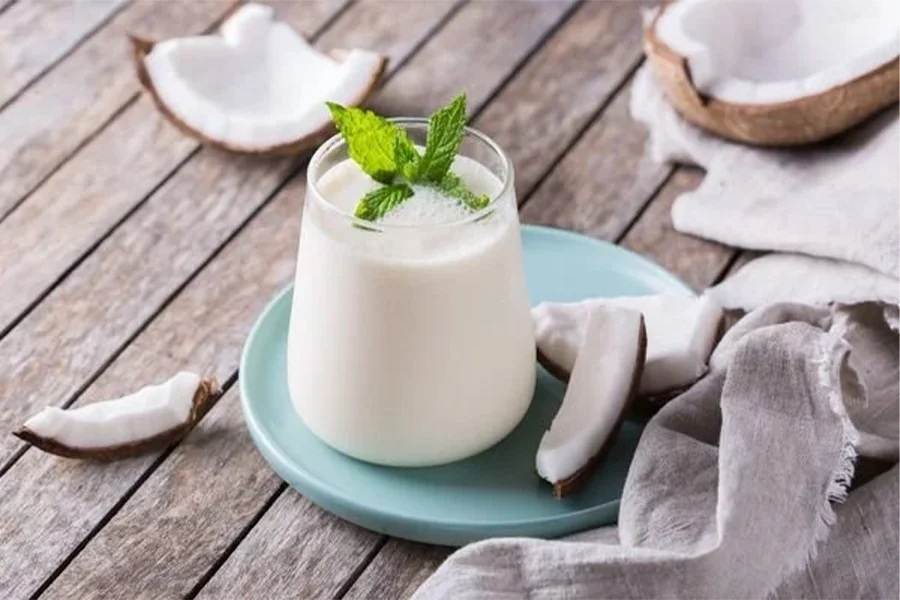 Yaz aylarının bunaltıcı sıcaklarında ferahlama arayanlar için ayran ve maden