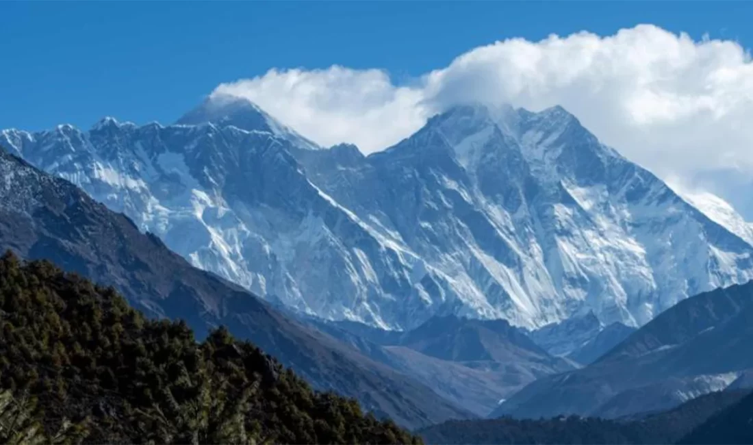 Nepal, turizmi canlandırmak amacıyla önümüzdeki iki yıl boyunca Himalayalar’daki 97