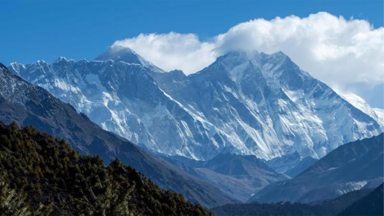 Nepal, turizmi canlandırmak amacıyla önümüzdeki iki yıl boyunca Himalayalar’daki 97