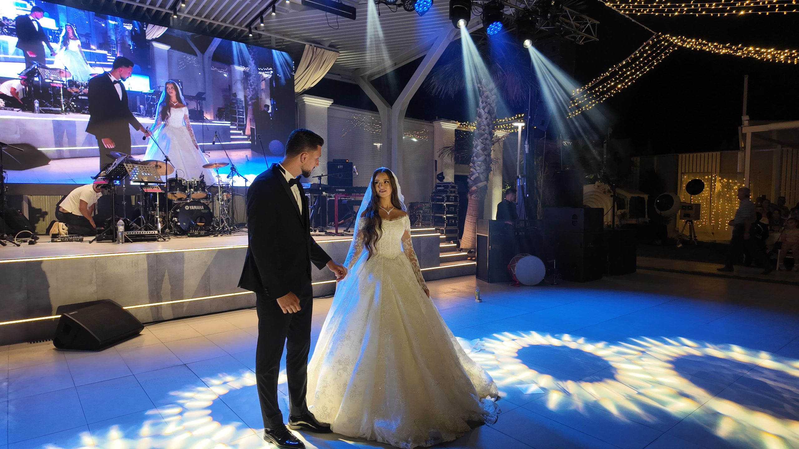 Damat ve gelin ailelerinin duygu dolu anları