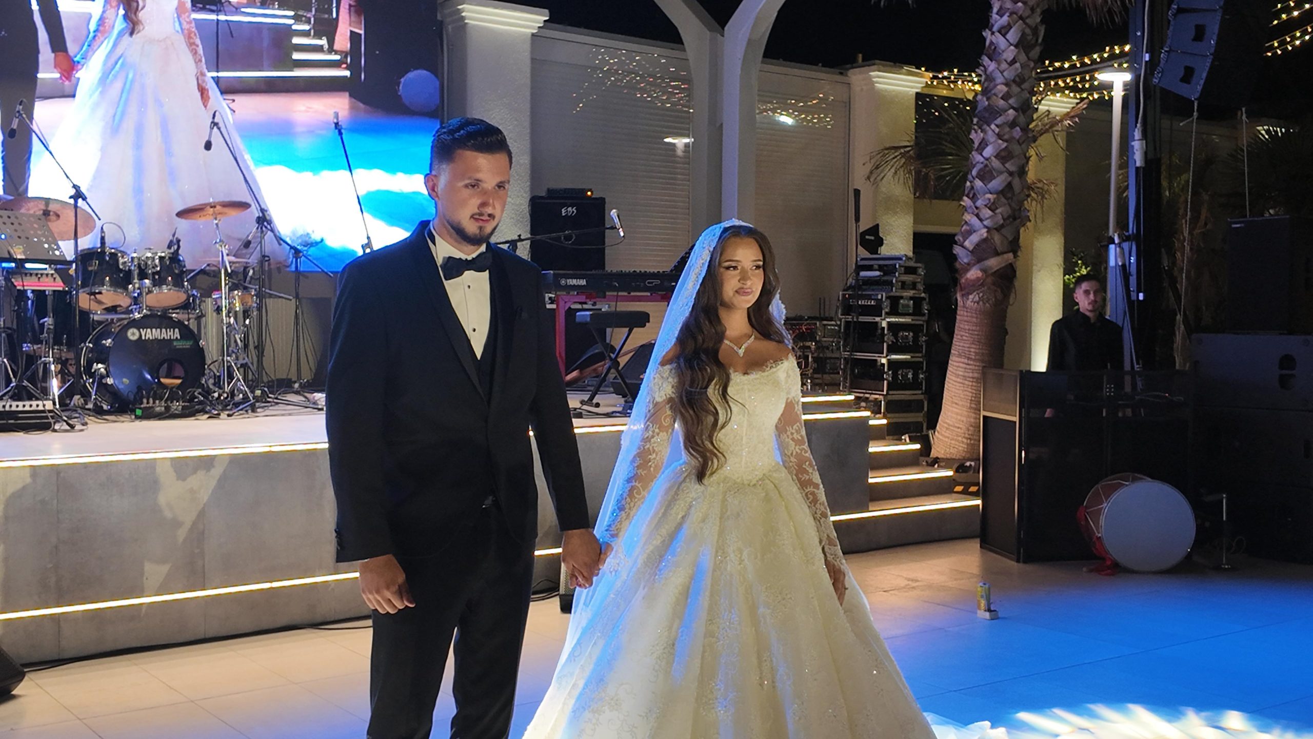 Düğün dansı esnasında çekilen bir fotoğraf
