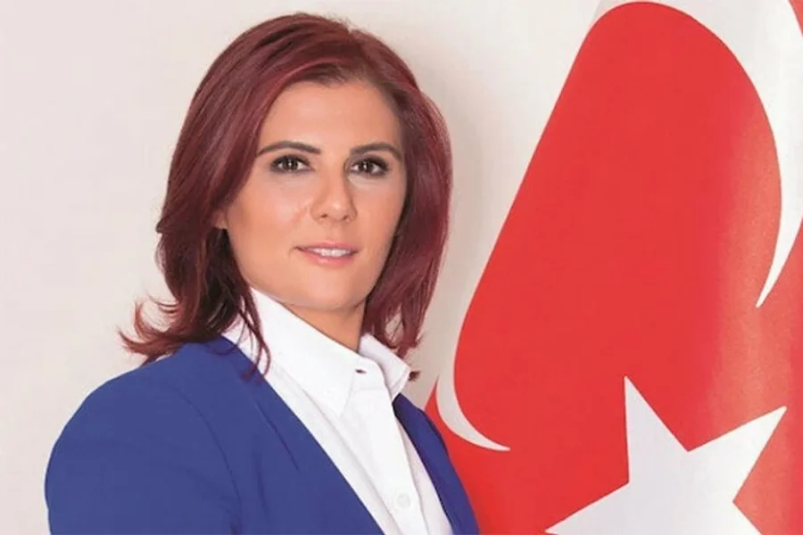 Aydin Buyuksehir Belediye Baskani Ozlem Cercioglu ve birlikte hareket ettigi