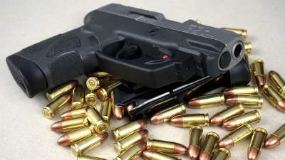 Yunanistan’ın Mora Yarımadası’ndaki Korinthos ilinde, polisin gerçekleştirdiği aramada bir evde