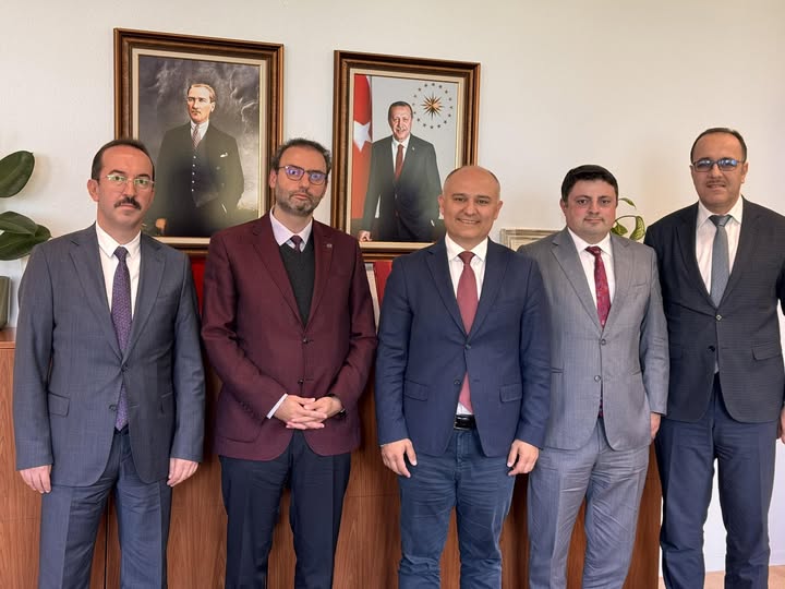 Essen Konsolosu Taylan Özgür Aydın ve Maarif Vakfı Temsilcileri