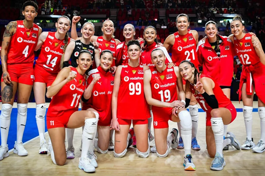 Tayland’da düzenlenen FIVB Kadınlar Dünya Voleybol Şampiyonasında yarı final maçları