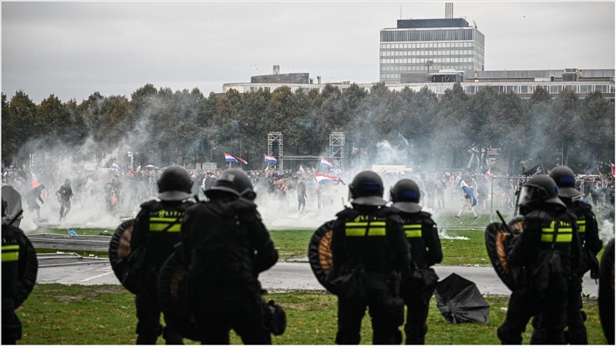 Hollanda’nın Lahey kentinde, aşırı sağcı bir grubun hükümetin sığınmacı politikasını sıkılaştırma talebiyle