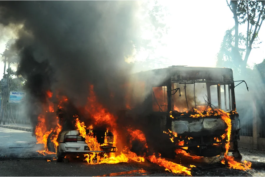 Almanya’nın Münih kentinde Lerchenauer Strasse’de meydana gelen patlamada bir otobüs