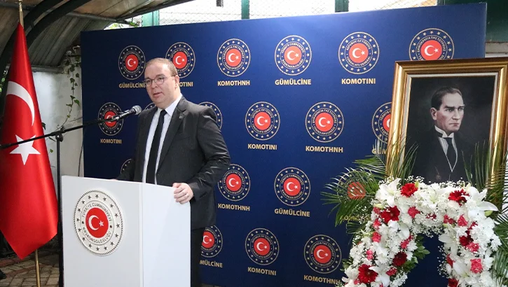 Gümülcine’de Atatürk’e Saygı: 09.05’te Hayat Durdu