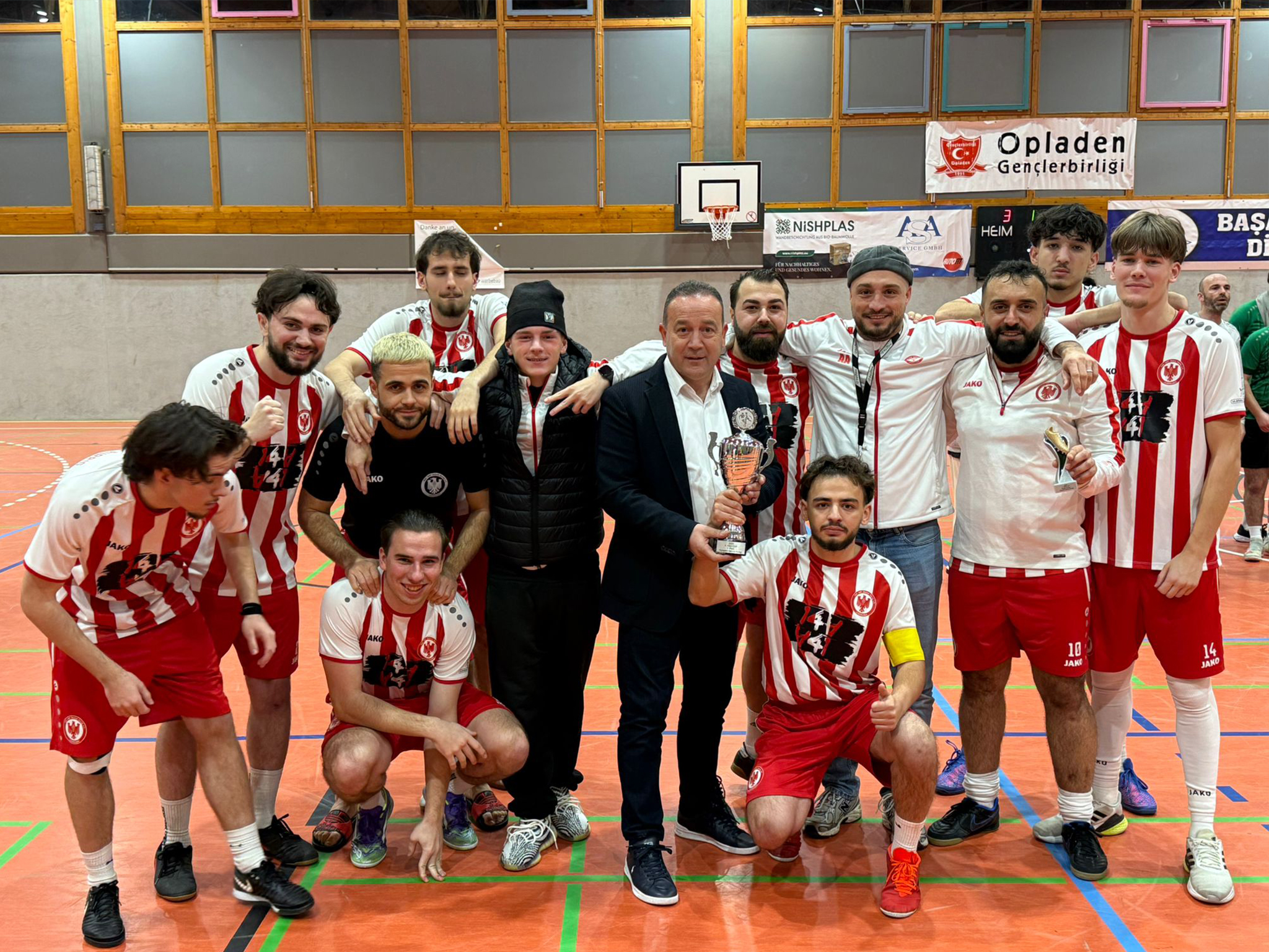 ASA CUP 4’te kazanan dostluk, şampiyon TUS Roland Bürrig