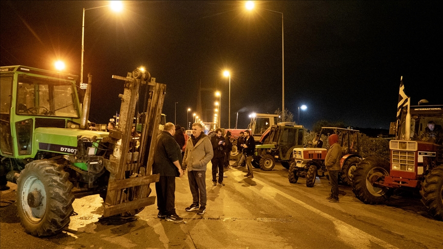 Yunanistan’da çiftçiler Selanik–Atina yolunu kapatma kararı aldı