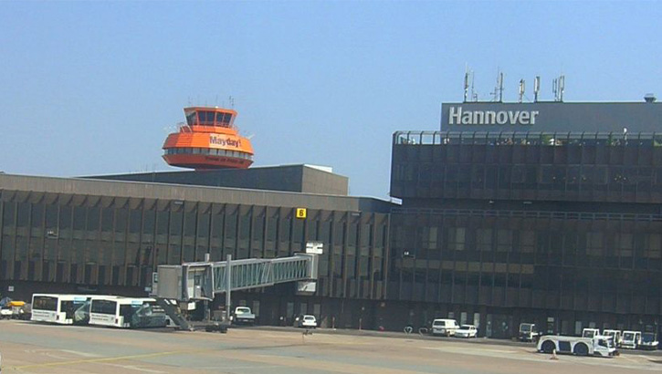 Hannover Havalimanı’nda dron alarmı: Seferler geçici olarak durduruldu