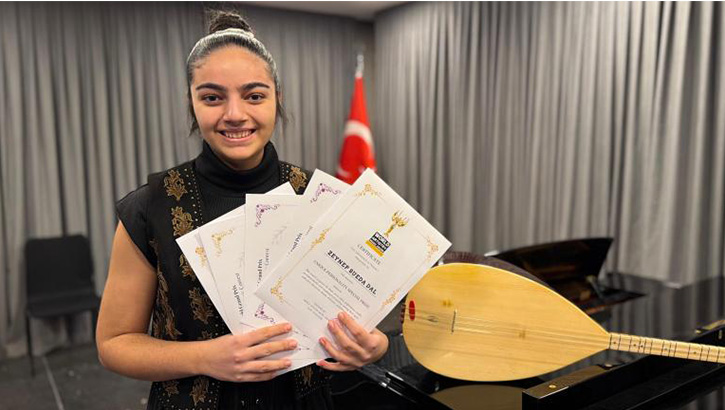 Zeynep Dünyayı Büyüledi: 3 Yarışmada 9 Ödül