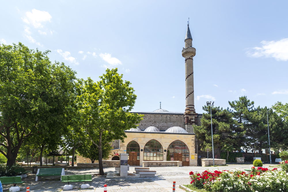 Harput Ulu Camii Zamana Meydan Okuyor