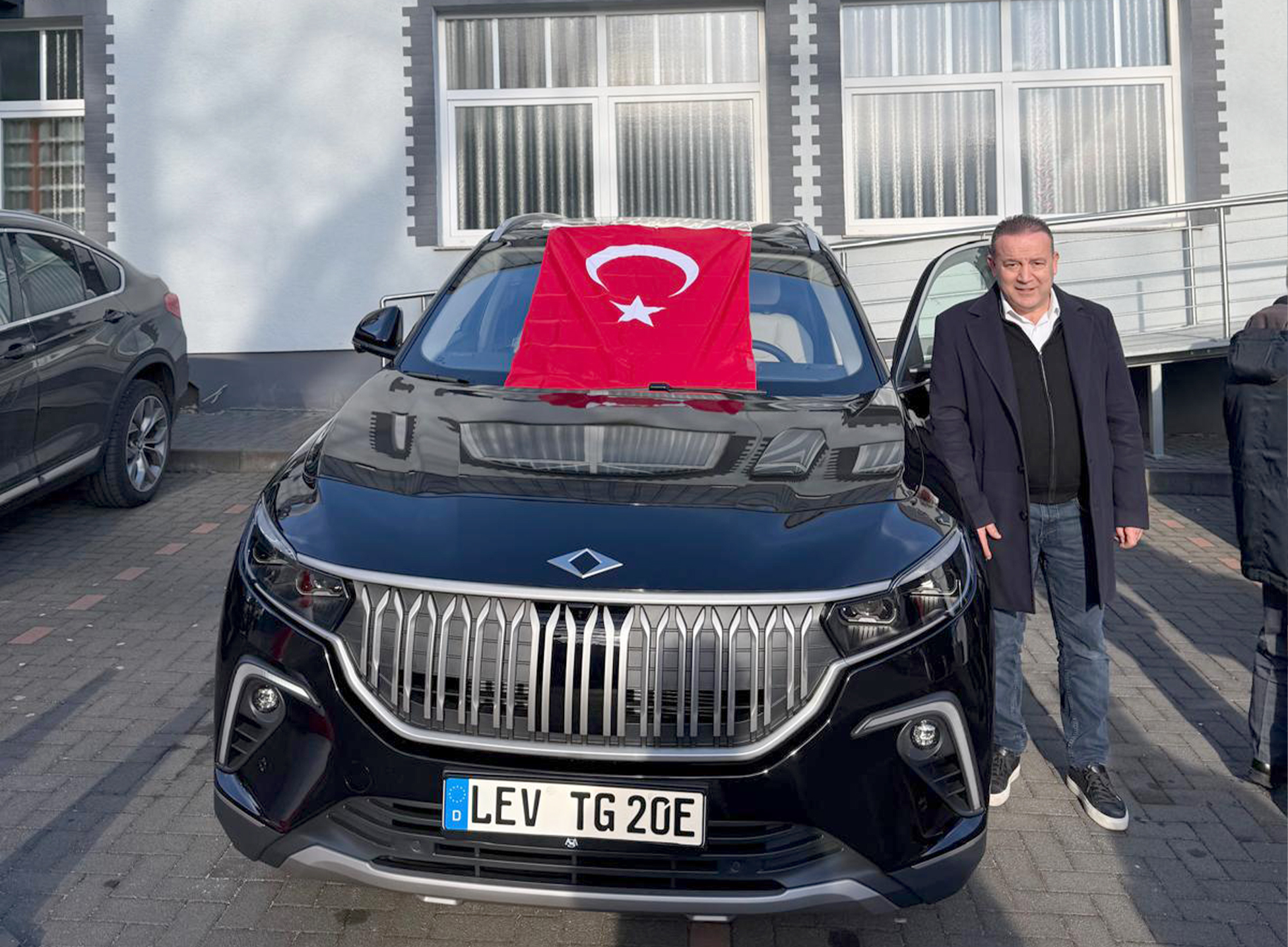 İş insanı Ali İnceören'in imzasıyla TOGG, Leverkusen’de göz kamaştırdı