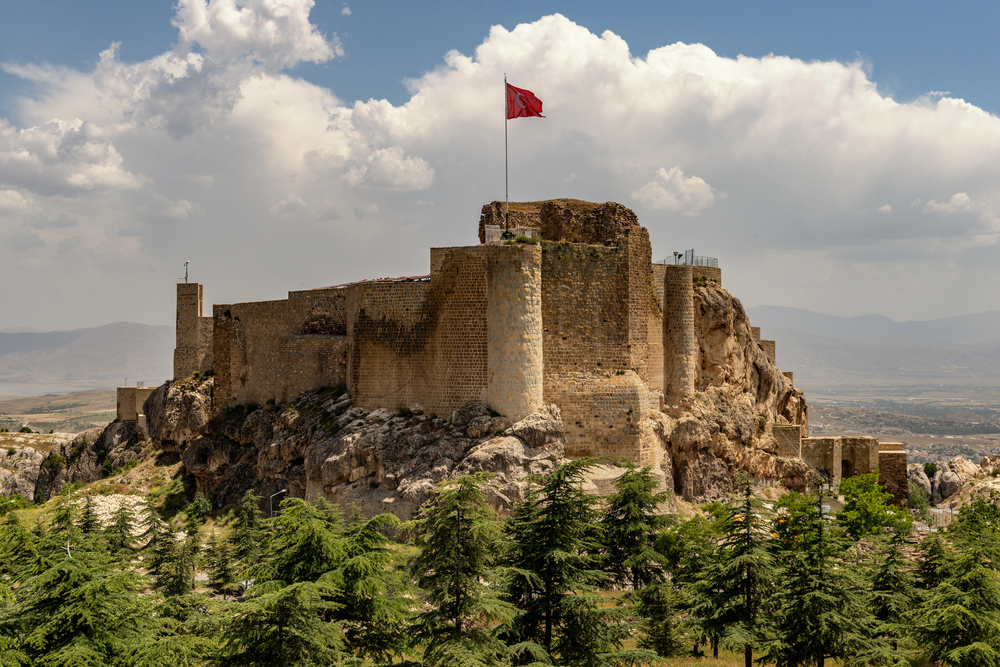 Harput Kalesi Tarihe Işık Tutuyor