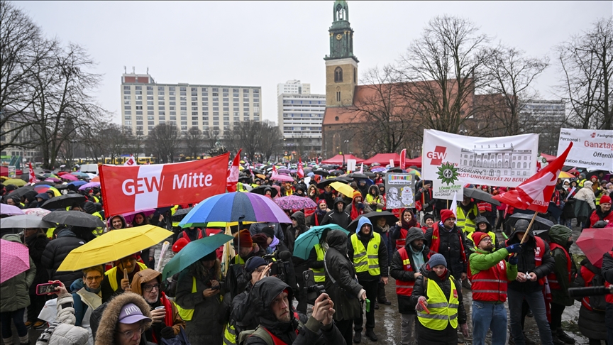 Almanya’da Ulaşım Kilitlendi: Grev Alarmı