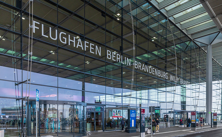 Berlin Brandenburg Havalimanı’nda buzlanma nedeniyle uçuşlara ara verildi