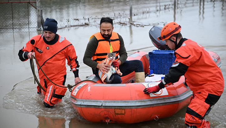 Meriç’te Sel Seferberliği: Mahsur Kalan Canlar Kurtuldu