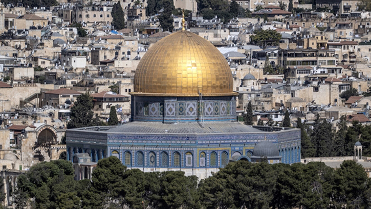 İsrail’in İran Hamlesi Bölgeye Yansıdı: Kutsal Mekanlar Kapatıldı