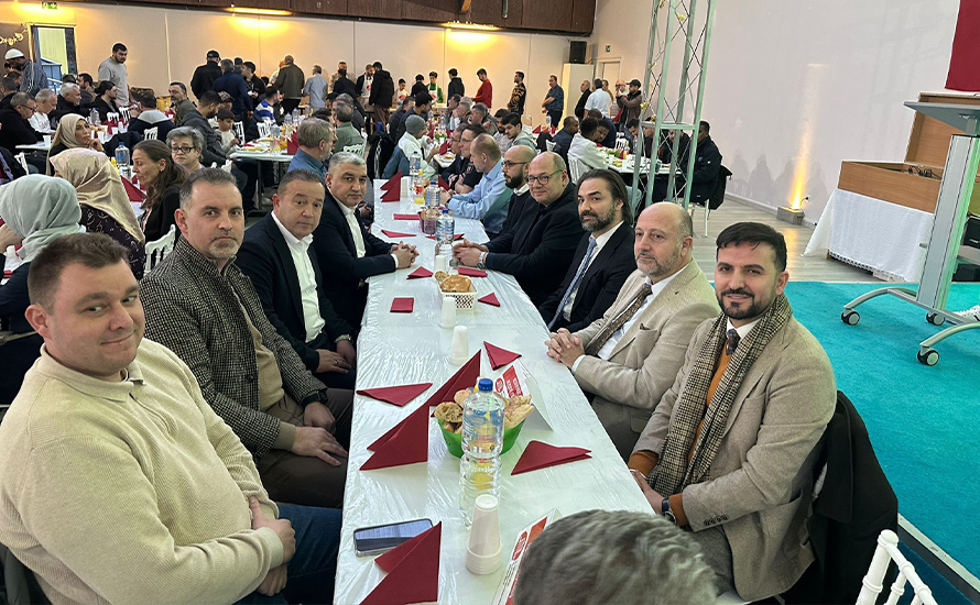 Leverkusen’de Mimar Sinan Camii’nde geleneksel iftar buluşması