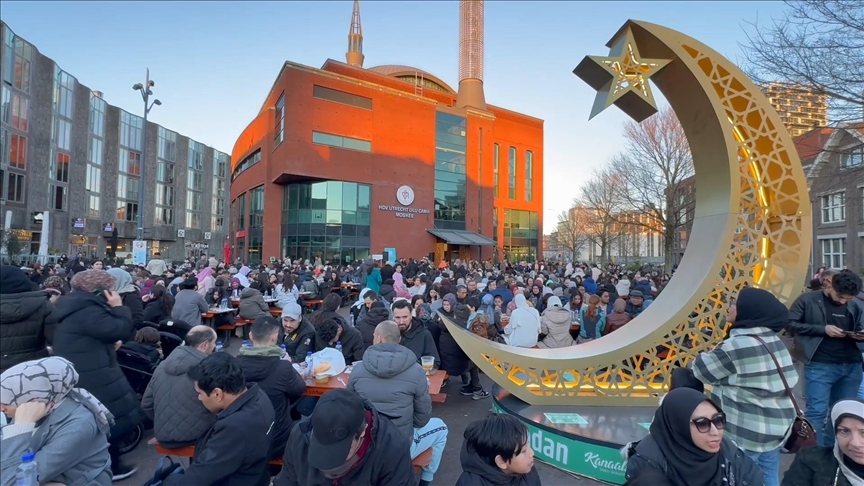 Hollanda’da Ramazan Coşkusu: Utrecht’te 1500 Kişilik İftar