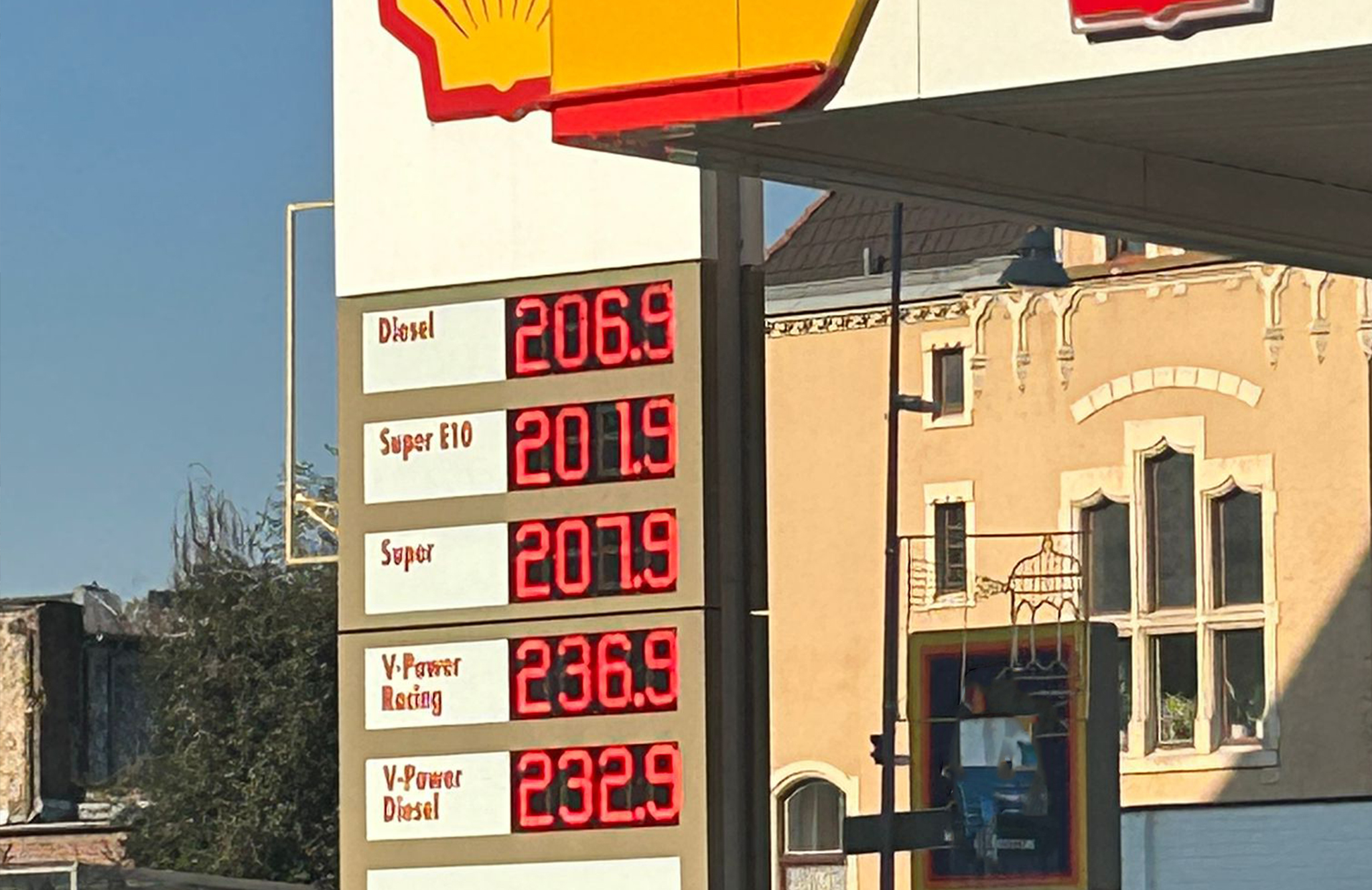 İran savaşı benzin fiyatlarını fırlattı