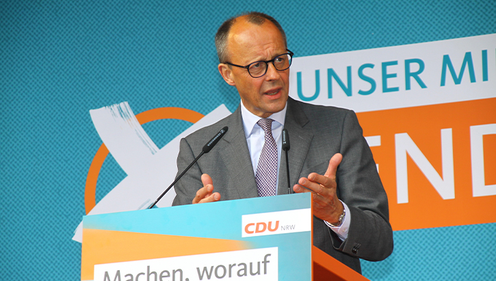 Merz’in Seçim Etkinliğinde Filistin Pankartlı Protesto